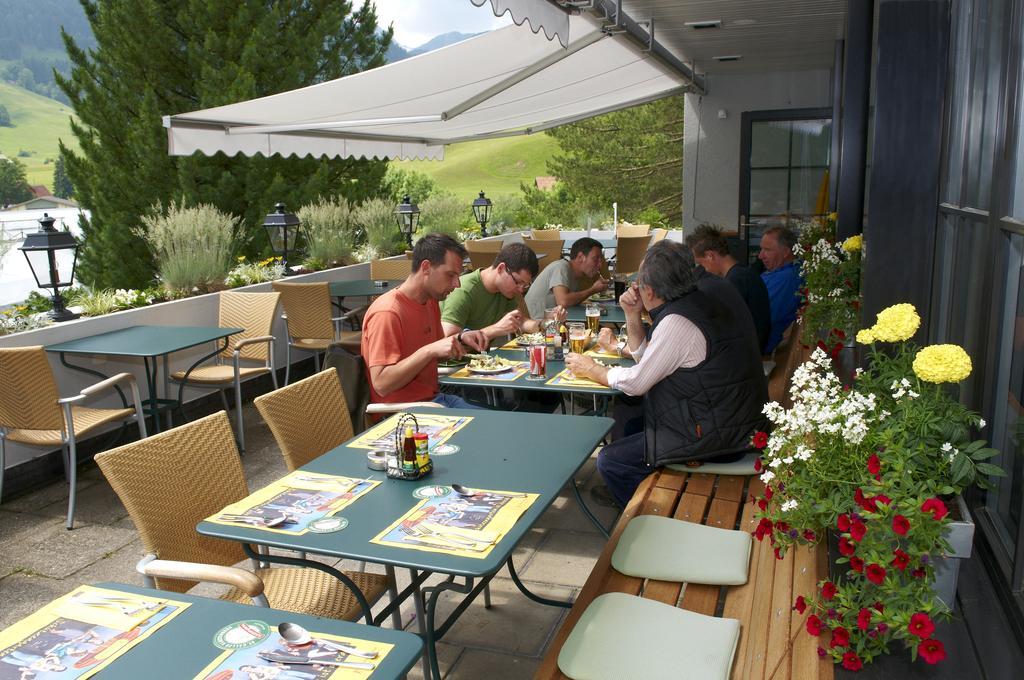 Hotel-Restaurant Sternen Nesslau Bagian luar foto